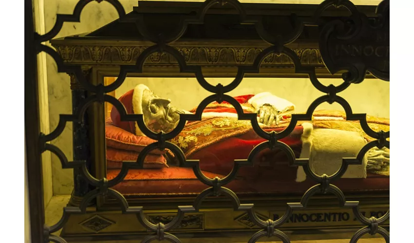 St. Peter's Basilica: Early Morning Guided Tour + Dome & Vatican Grottoes Access