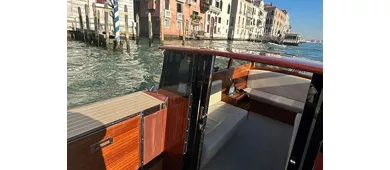 Venice: Private Water Taxi From/To Santa Lucia Train Station & Your Hotel