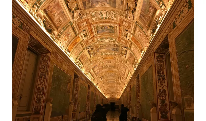 Musei Vaticani e Cappella Sistina: Biglietto Fast Track + Bus Hop-On Hop-Off