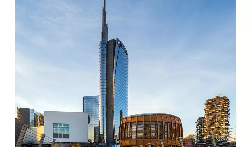 Milano: Tour notturno in autobus scoperto + guida audio