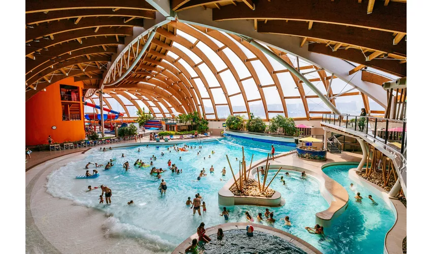 Acquaworld: Indoor and Outdoor Water Park