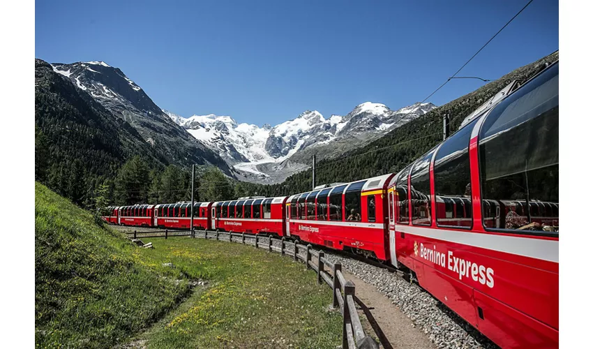 St. Moritz y Tirano: Excursión panorámica del Bernina Express desde Milán