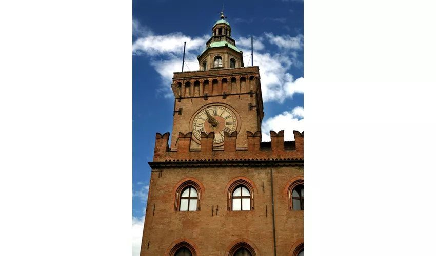 Torre del reloj de Bolonia y colecciones de arte + Degustación