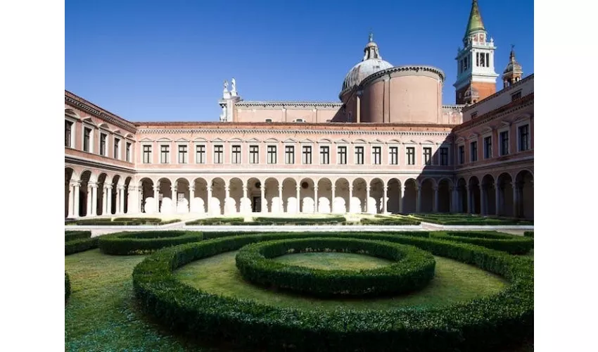 Fundación Cini, Laberinto de Borges y Capillas Vaticanas