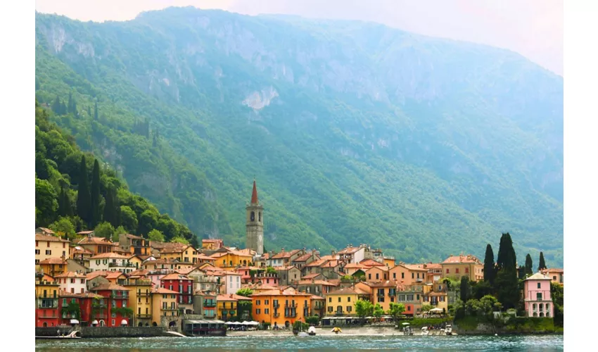 Bellano, Varenna, Bellagio e Como: Tour guidato in giornata da Milano + traghetto