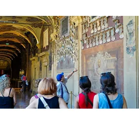 Archiginnasio de Bologne : Billet avec accès rapide + Visite guidée + Dégustation de vin