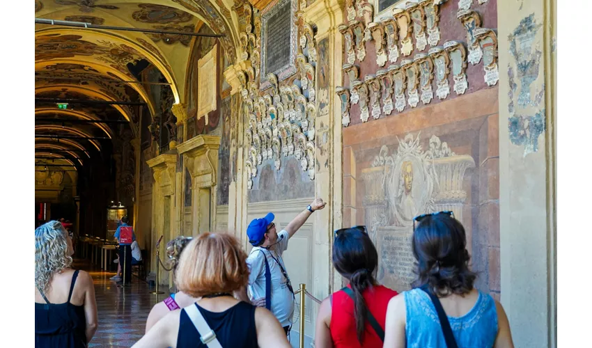 Archiginnasio de Bolonia: Entrada de acceso rápido + Tour guiado + Cata de vinos
