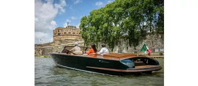Roma: Paseo en barco privado por el Tíber