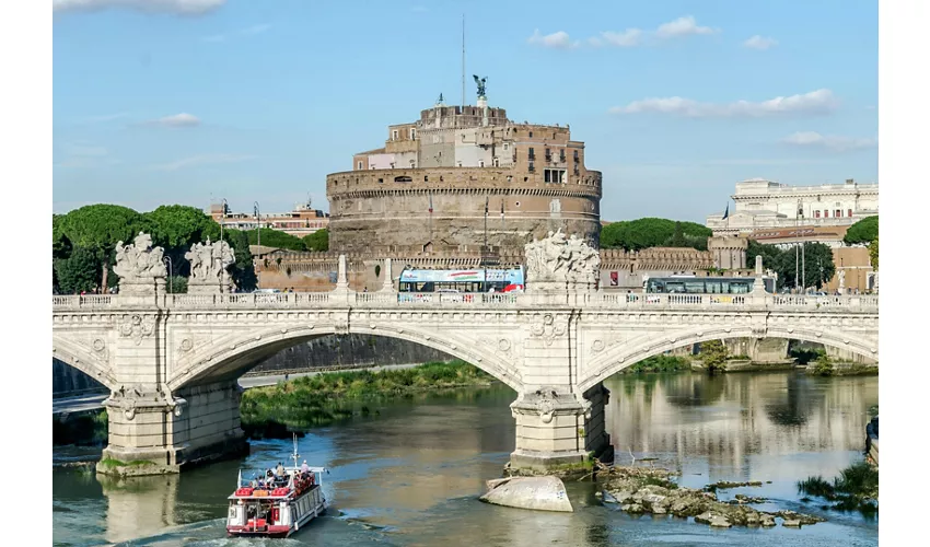 Roma: Crociera al tramonto sul Tevere con aperitivo