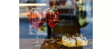 Milan: Local Aperitivo + Street Food Tour