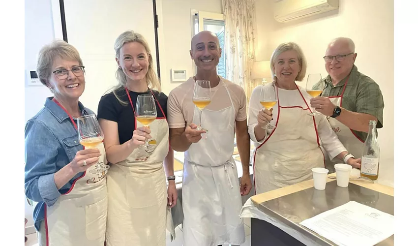 Emilia-Romaña: Clase de elaboración de pasta + Cata de vinos