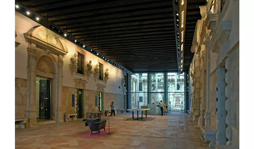 Musei del Moderno e Contemporaneo: Ca' Pesaro Palace & Fortuny Museum Combo