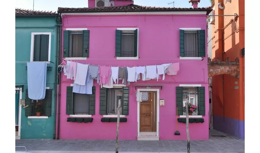 Murano, Burano & Torcello: Traditional Boat Tour + Glass-blowing Demonstration