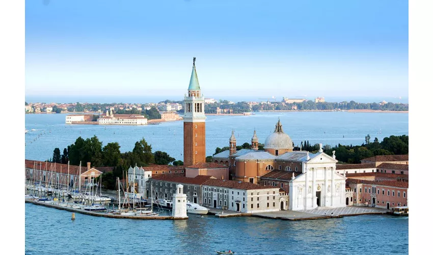 Venice Giudecca Canal: Guided Boat Tour