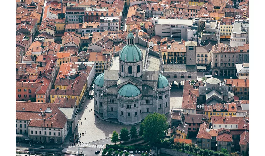 Como: Tour guidato a piedi della città con biglietto per la crociera