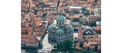 Como: Tour guidato a piedi della città con biglietto per la crociera