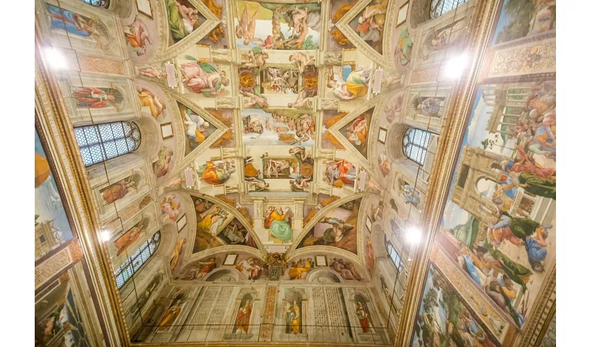 Vatican Museums & Sistine Chapel: Small Group Guided Tour