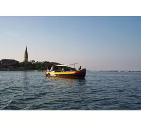 Murano, Burano y Torcello: Excursión en barco tradicional + Demostración de soplado de vidrio