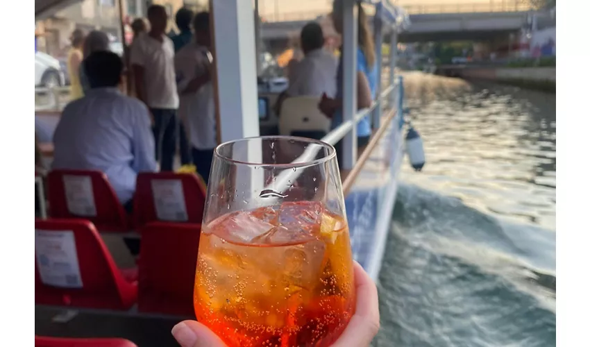 Aperitivo en barco por los Navigli