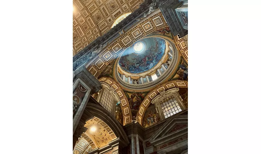 St. Peter's Basilica: Guided Tour + Vatican Grottoes Access