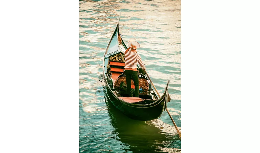 Venice: Classic Gondola Ride