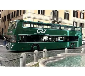 Roma: Tour audio-guidato con bus aperto d'epoca + cibo di strada