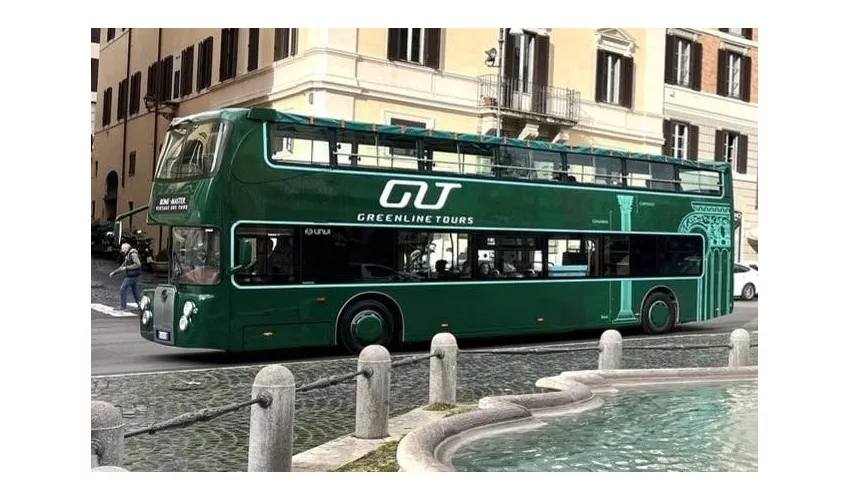 Roma: Tour audio-guidato con bus aperto d'epoca + cibo di strada