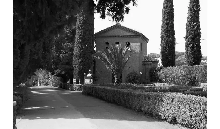 Rome: Catacombs and Capuchin Crypt Guided Tour + Transfer
