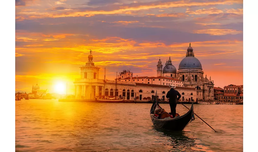 Venice: Classic Gondola Ride