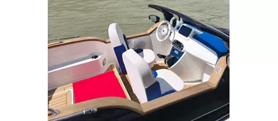 Urban River: 500 Boat Experience