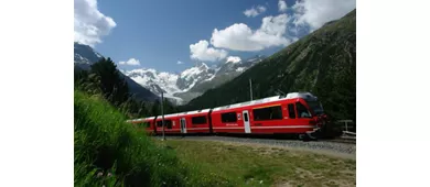 Tren Rojo Bernina y Tren de los Glaciares: Excursión de un día desde Milán