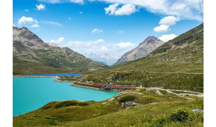 Esperienza del Trenino Rosso del Bernina da Milano