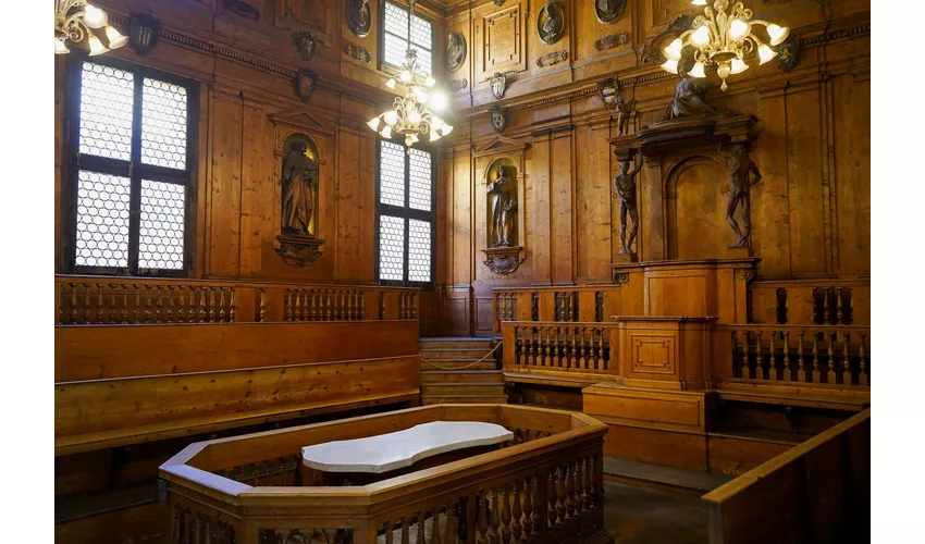 Archiginnasio de Bolonia: Entrada de acceso rápido + Tour guiado + Cata de vinos