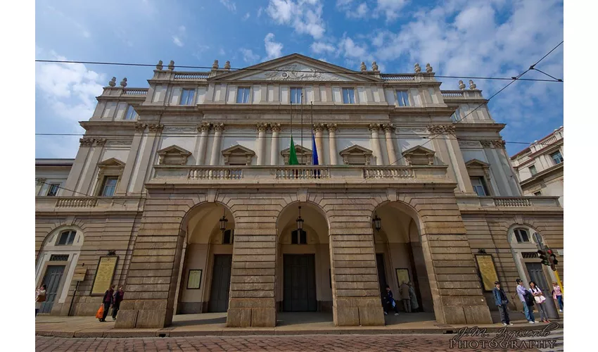 Teatro alla Scala: Guided Tour + Fast Track Ticket