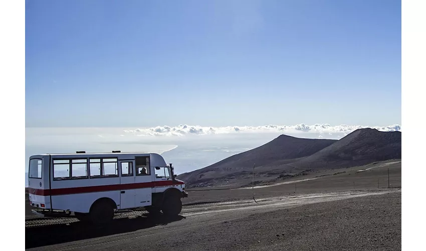 Monte Etna: Billete prioritario teleférico + Traslado en autobús 4x4