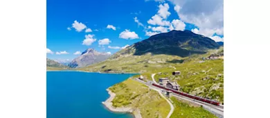 St. Moritz: tour guidato in giornata da Milano + biglietti per il Bernina Express