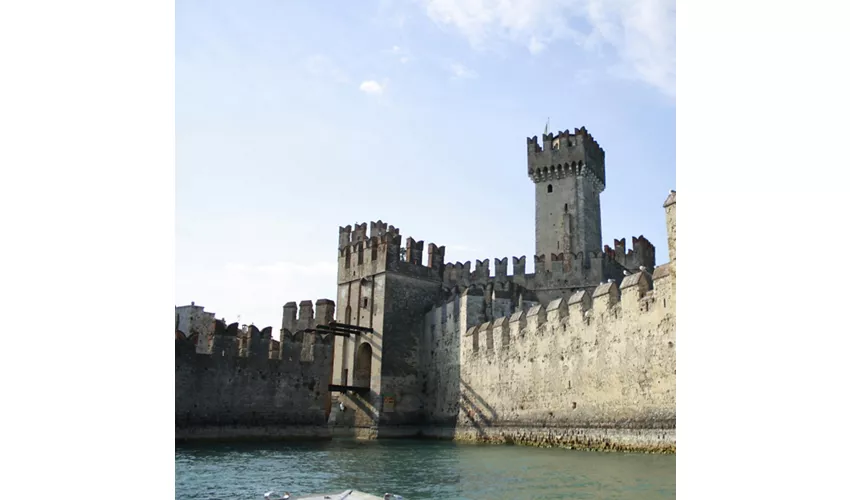 Lago di Garda: Tour in Barca di 25 Minuti della Penisola da Sirmione