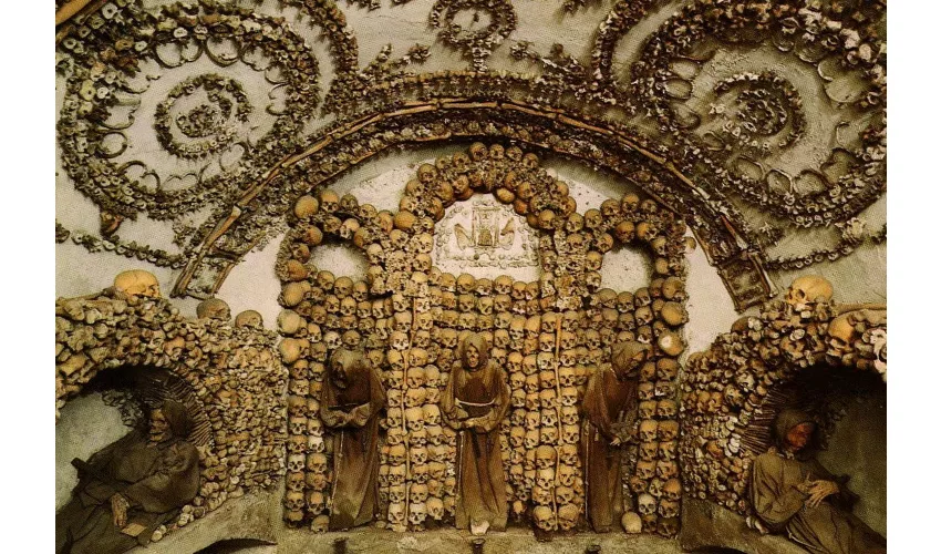 Rome: Catacombs and Capuchin Crypt Guided Tour + Transfer
