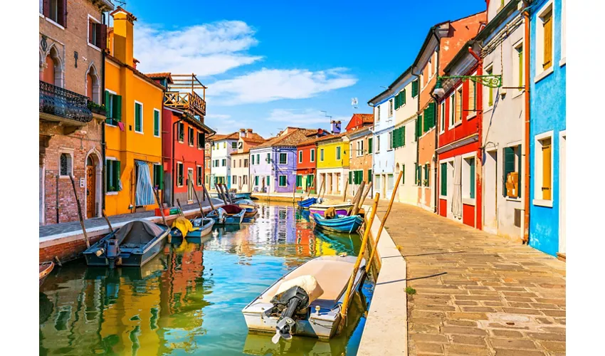 Murano & Burano: Boat Tour + Glass-blowing Demonstration