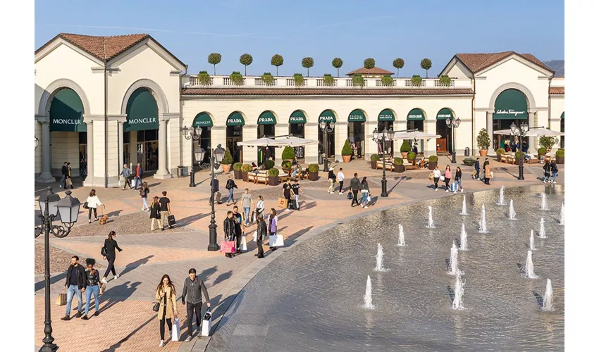 Serravalle Designer Outlet: Roundtrip Shuttle Transfer from Milan