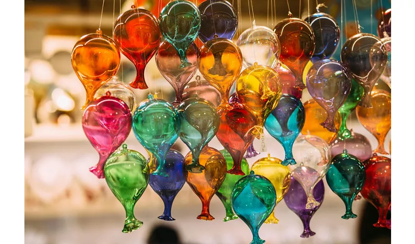 Murano & Burano: Boat Tour + Glass-blowing Demonstration