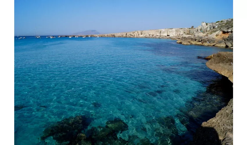 Favignana e Levanzo: tour in barca da Trapani + pranzo