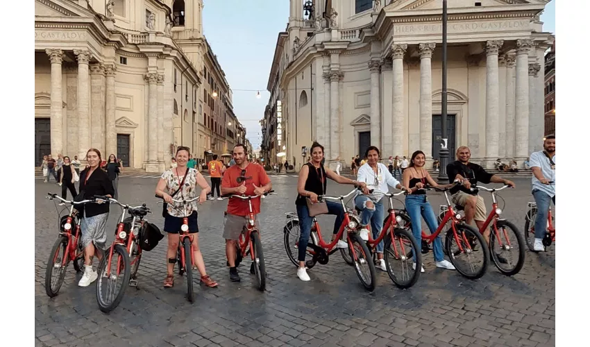 Roma: Tour guidato serale in bicicletta