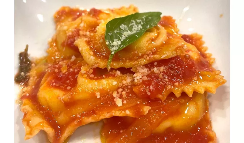 Emilia-Romaña: Clase de elaboración de pasta + Cata de vinos