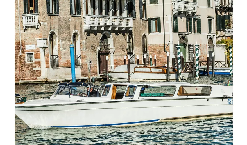 Venice: Private Water Taxi To/From Marco Polo Airport & Venice Center