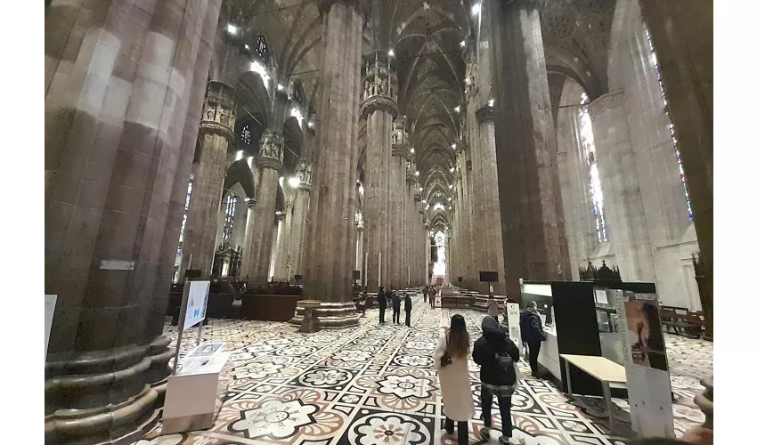 Duomo di Milano e Terrazze: Tour Guidato + Tour a Piedi di Vittorio Emanuele