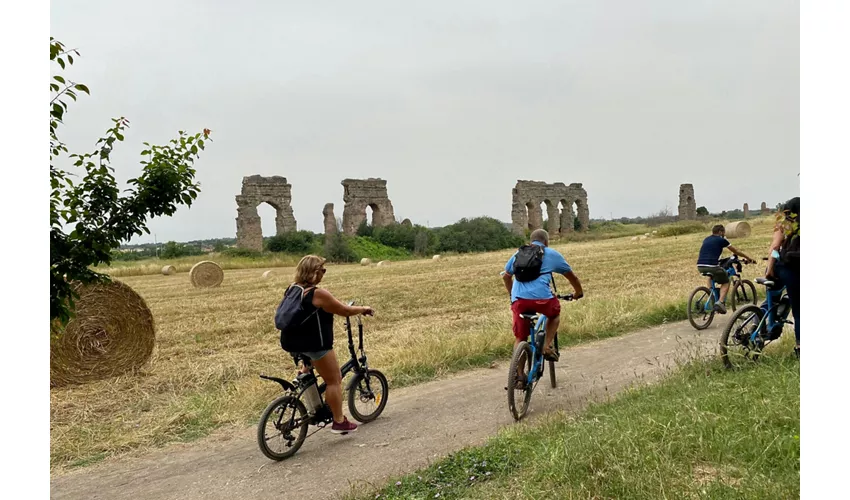 Via Appia: Tour in E-Bike fuori dai sentieri battuti + Catacombe + Cibo