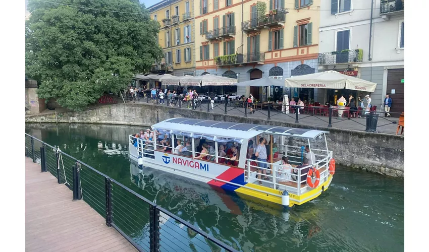 Milano: Tour in barca dei Navigli e della Darsena