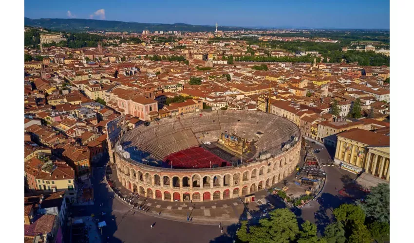 Verona, Sirmione & Gardasee: Geführte Tagestour ab Mailand + Bootstour