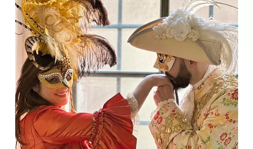 Venice: Masquerade Costume Experience